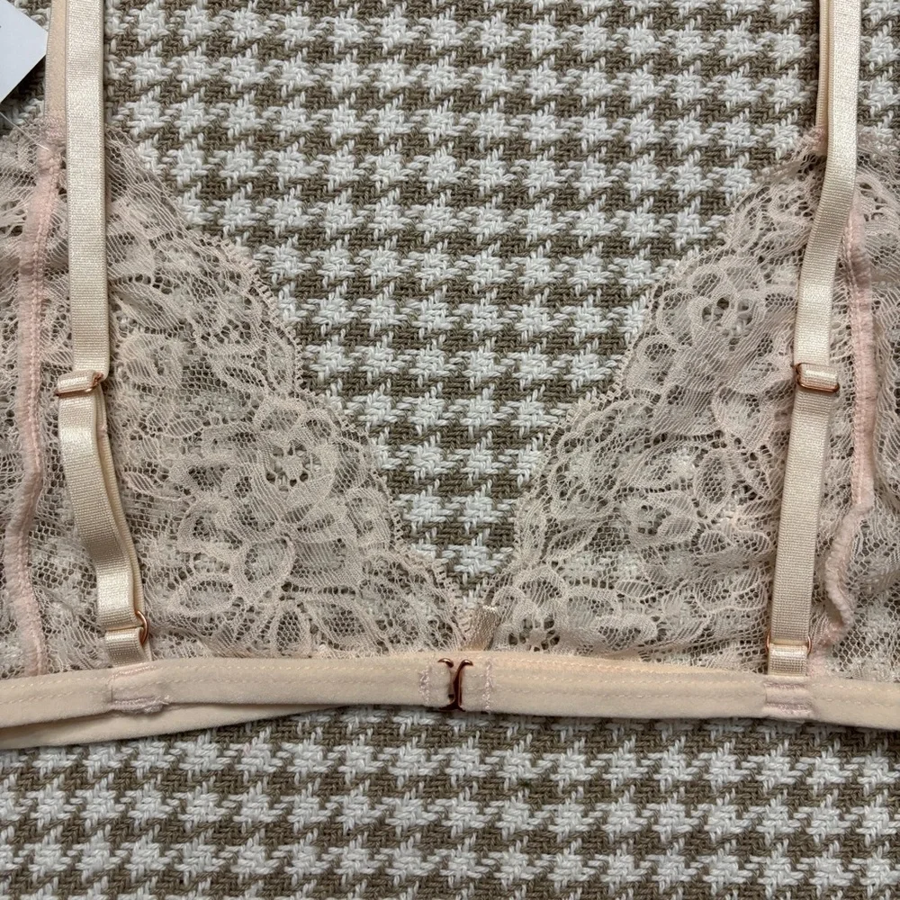 Urban Outfitters | ‘Out From Under’ Lace Bralette with Rose Gold Chain - Picture 9 of 16